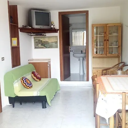 Ξενοδοχείο Jolanda 2*