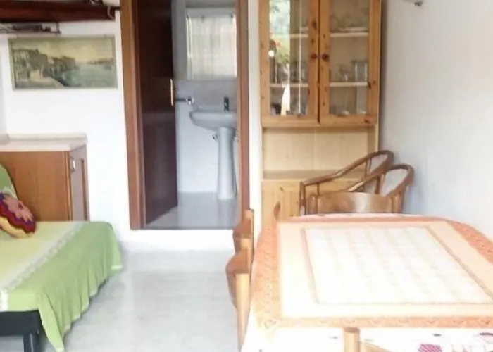 Jolanda 迪亚诺马里纳